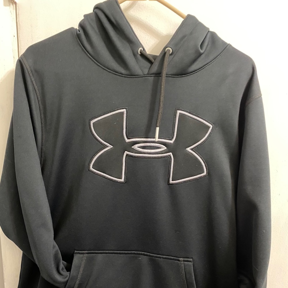 Black under armour sweatshirt